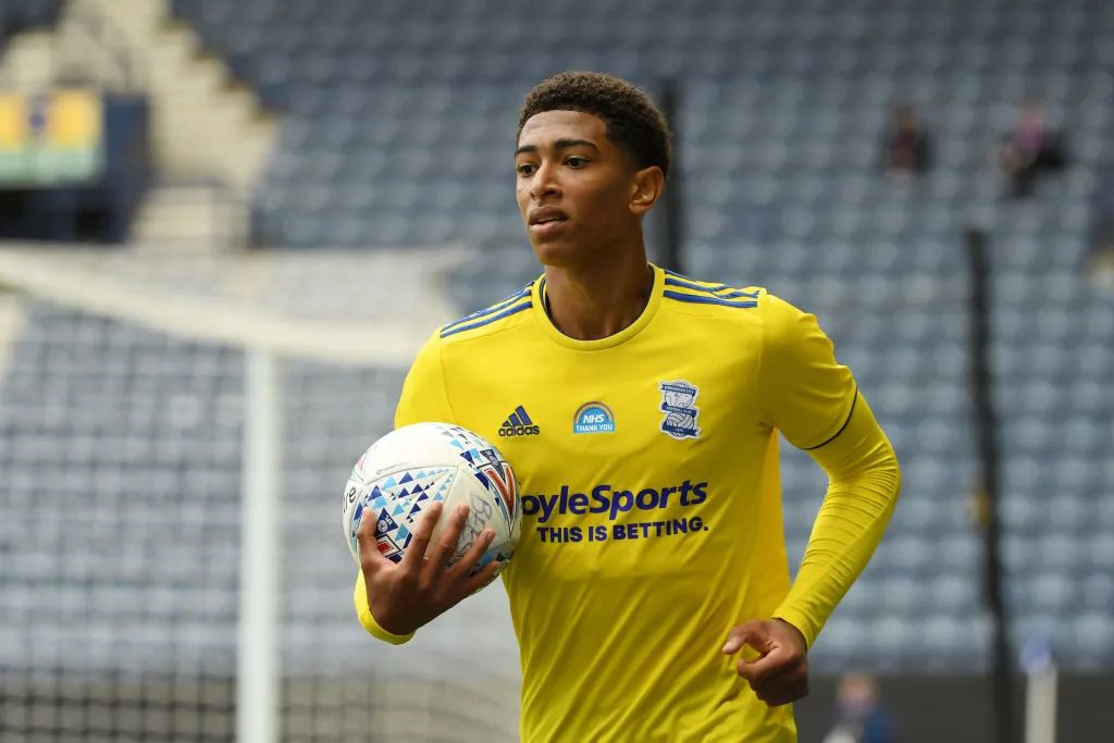 马德兴怒喷女足：主管领导给个解释，主帅不下课亚洲杯必惨败（马德兴怒斥女足：相关领导请给出说明，若主帅不下课，亚洲杯必遭惨败）