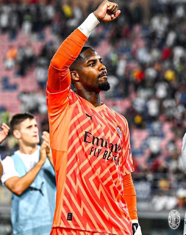 意大利U17国脚坎帕涅洛：我以C罗为榜样，欣赏他的决心和斗志（意大利U17新星坎帕涅洛：以C罗为楷模，最佩服他的决心与斗志）