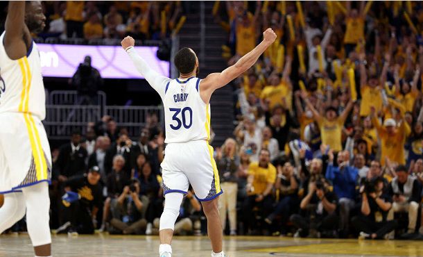 掘金约基奇三双末节爆发（约基奇砍下三双 末节引领掘金爆发）